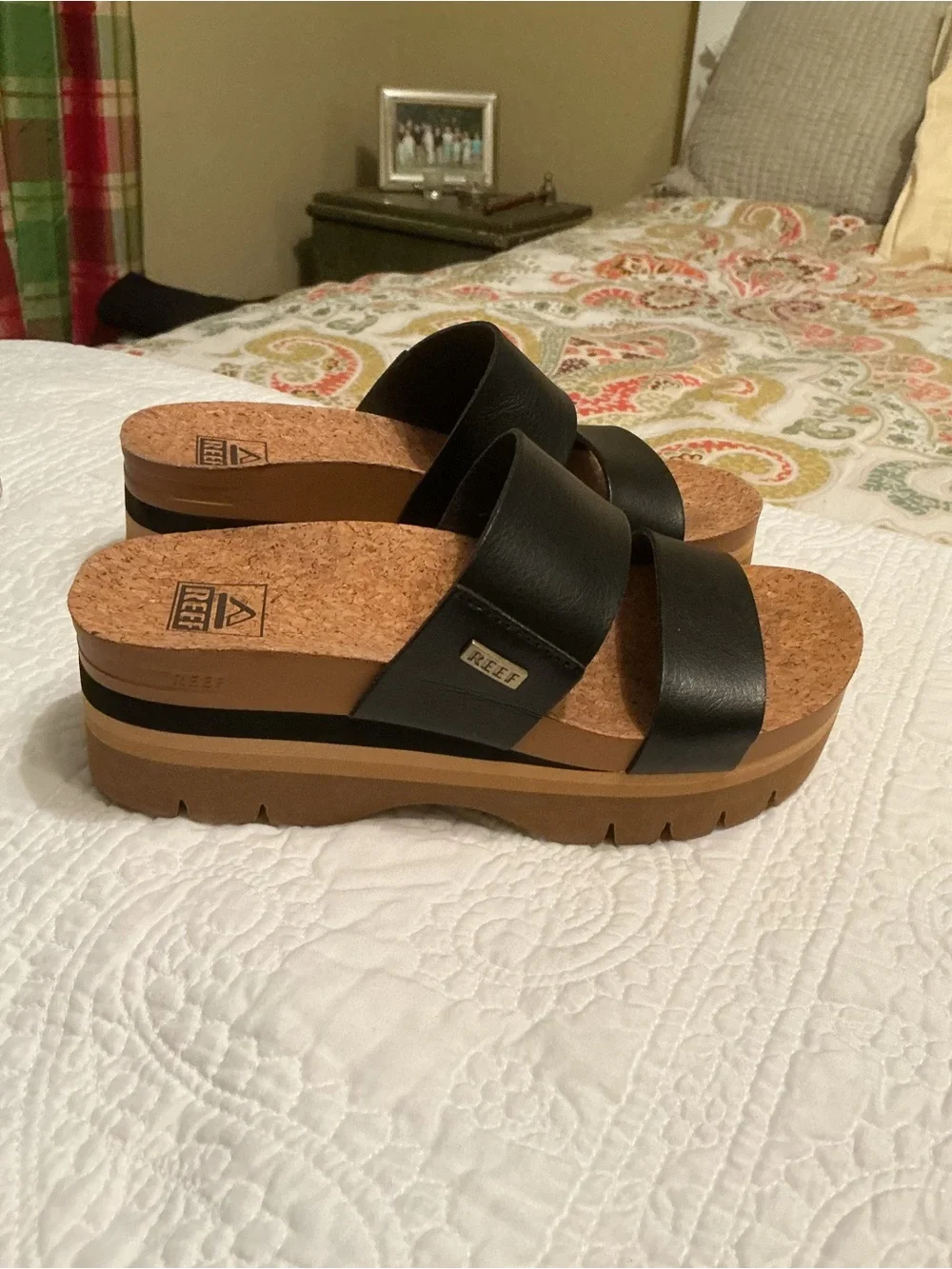 REEF Women's 6 Cushion Vista Higher Platform Sandals, Black